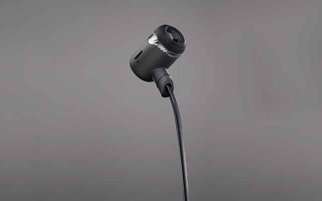 C4D入耳式耳机模型：极简写实有线降噪耳机素材下载