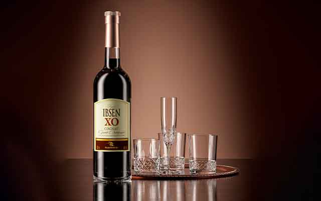 极简风格Corona红酒瓶与高脚杯3D模型工程分享