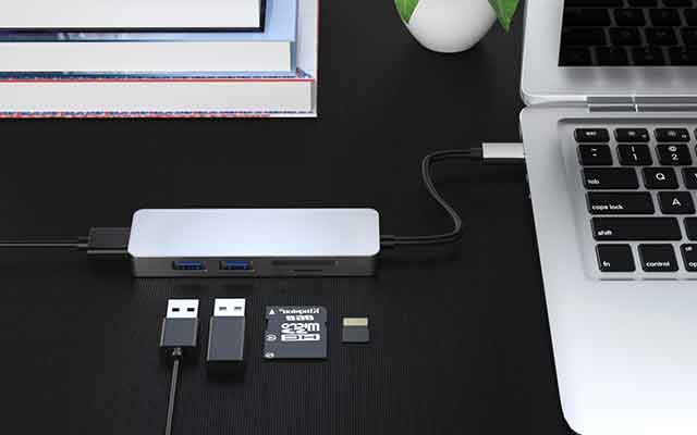 魔行网分享Octane场景工程：含USB数据线、内存卡等电子产品模型
