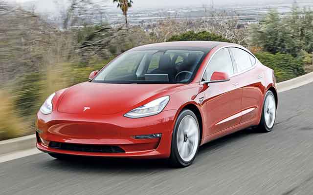 特斯拉Model 3 C4D模型下载：四边面电车轿车带内饰