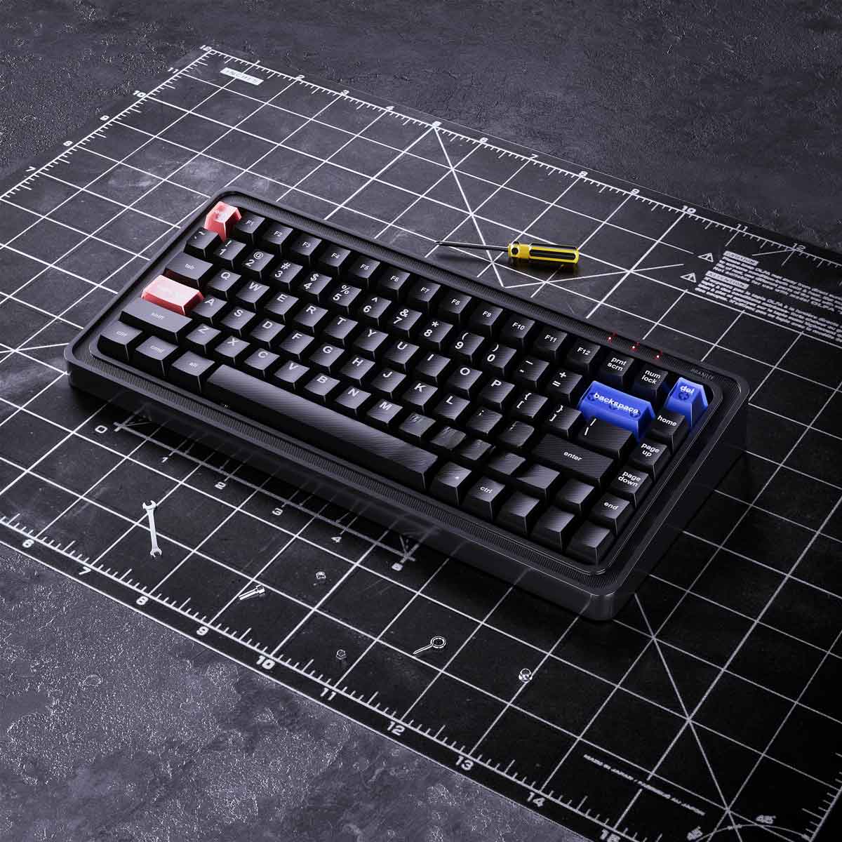 C4D Octane写实键盘鼠标场景工程文件（含螺丝刀/鼠标垫/机械键盘）